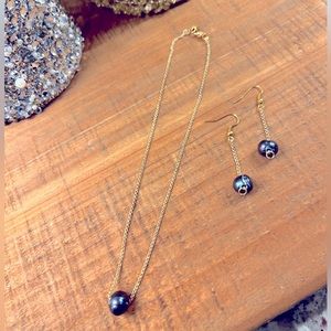 Freshwater pearl choker necklace and earrings set.